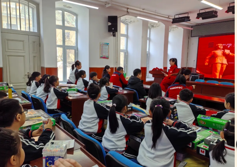 哈尔滨共青团开展“岗位建功学雷锋青年先行创文明”系列青年志愿服务活动