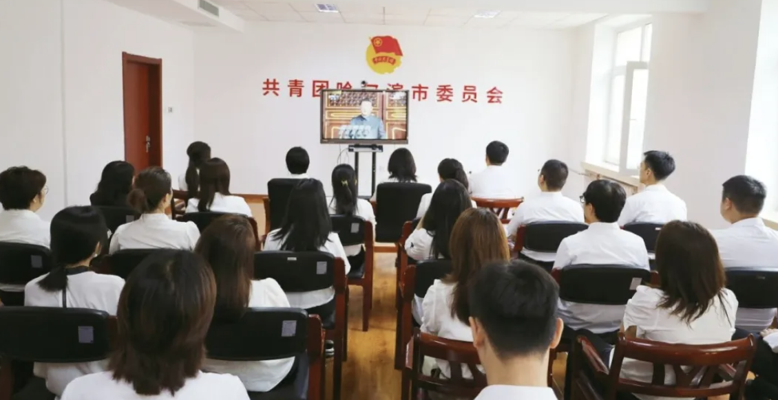 市直机关干部职工收看纪念中国人民抗日战争暨世界反法西斯战争胜利80周年大会实况直播